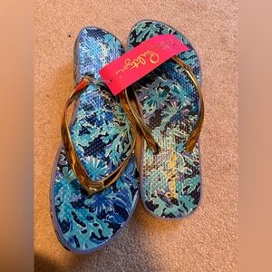 NWT Navy Lilly Pulitzer flip flops size 9/10